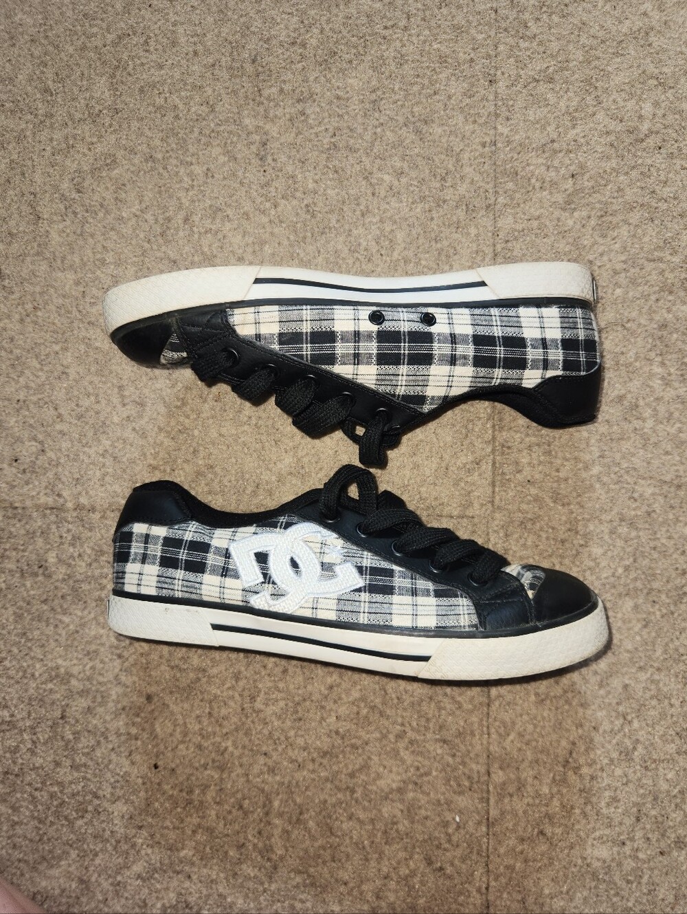 DC Shoes Womens Chelsea Low Top Lace Up Skate Shoes | Black White Plaid | W8